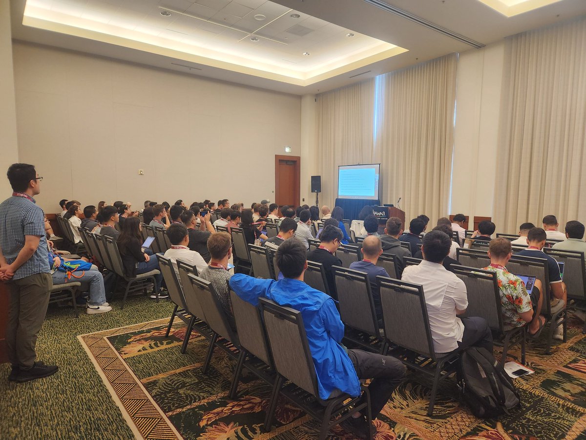 roeiherzig's tweet image. @mohitban47&apos;s full-packed room is happening now!!

@ICCVConference