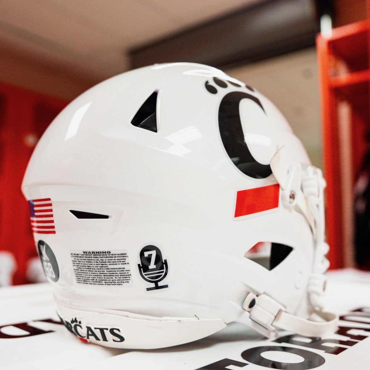 NikoPalazeti's tweet photo. Proud of a Bearcat victory dedicated to Jim Kelly Jr. 🐾

A true UC legend whose passion, humility, and love for Bearcat Football will continue to inspire us all.
#TheStrongShallReign x #Bearcats https://t.co/W0aFktof2n
