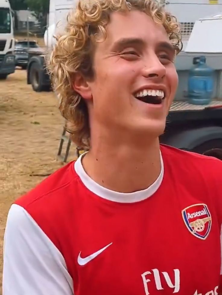 he has the softest, sweetest smile every :(