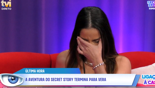 norseejj's tweet photo. cristina: é a unica pessoa que leva deste programa?
vera: nao
cristina: o que foram essa lagrimas agora?
vera: é para a ines
#sstvi 
TOU NO CHAO https://t.co/jNQKt3HEla