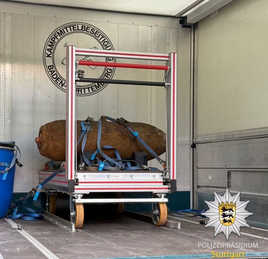 Stuttgart'ta 1. Dünya savaşından kalma bir bomba bulundu bugün. Seyidin taşıdığı iddia edilen bombadan 25 kilo daha hafif.