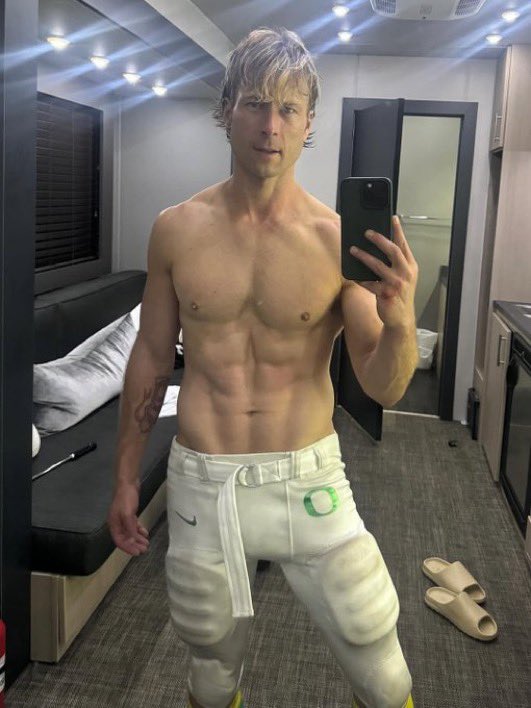 this specific glen powell genre of pics