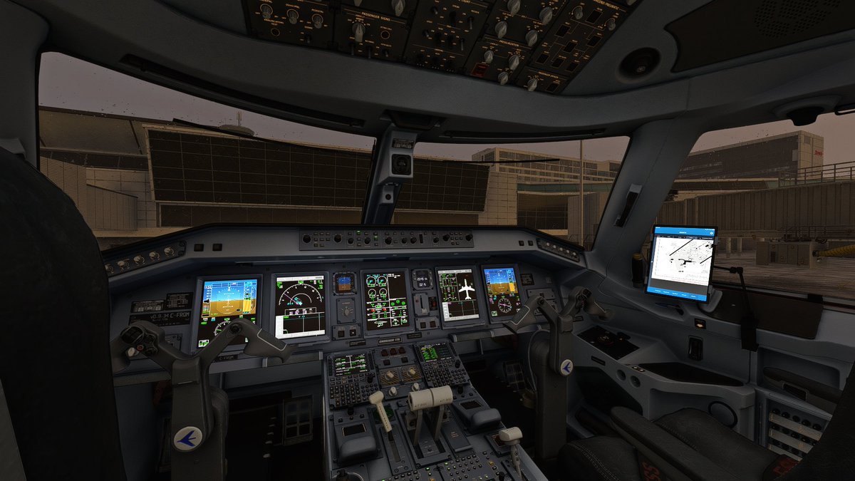 dashydoggo's tweet image. Laned at CYUL, JZA568 - E175
There was some pretty bad weather that came up during my approach, and I also forgot to tune my ILS so I had to fly with my approach with instruments and little visibility lmao