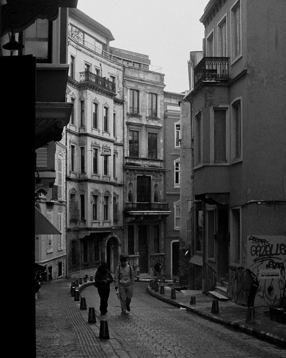 Hiçbir zaman fotoğrafını çekmekten sıkılmayacağım o sokak 🎞️