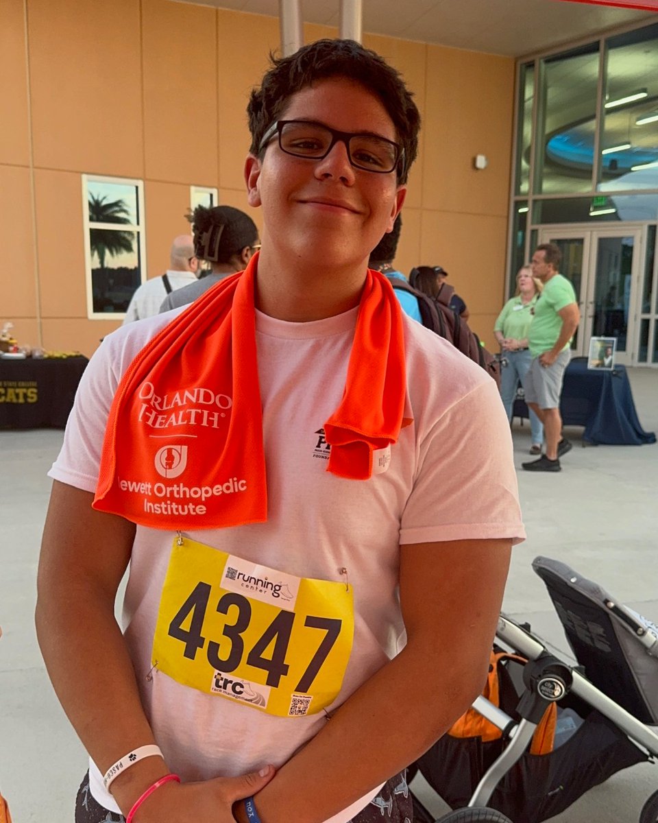 Lighting up the night for a great cause with @phscedu ✨

Our team had a blast at the PHSC Foundation Glow 5K — lighting the way for local students and help make quality education accessible for all. 🧡📚 

#OrthopedicCare <a href="/JewettOrtho/">Orlando Health Jewett Orthopedic Institute</a>