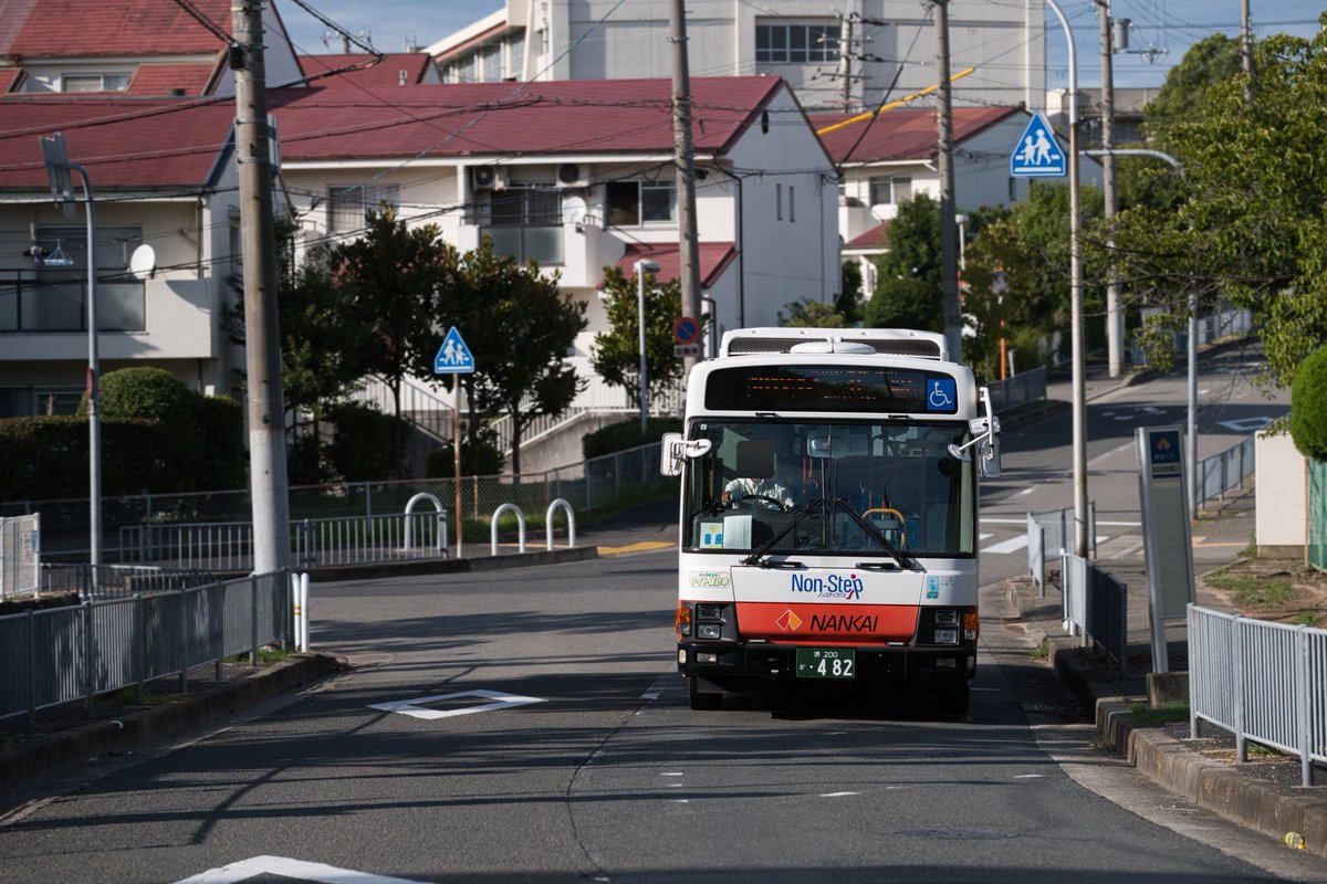 NK__bus's tweet photo. 2025/9/11 南海バス 
堺200か482 SDG-LR290J1(15年式)
この日は珍しく482が鈴の宮に｡6月の改正以降だいぶ所定外の運用も増えたようですね。 https://t.co/BArfv283hg