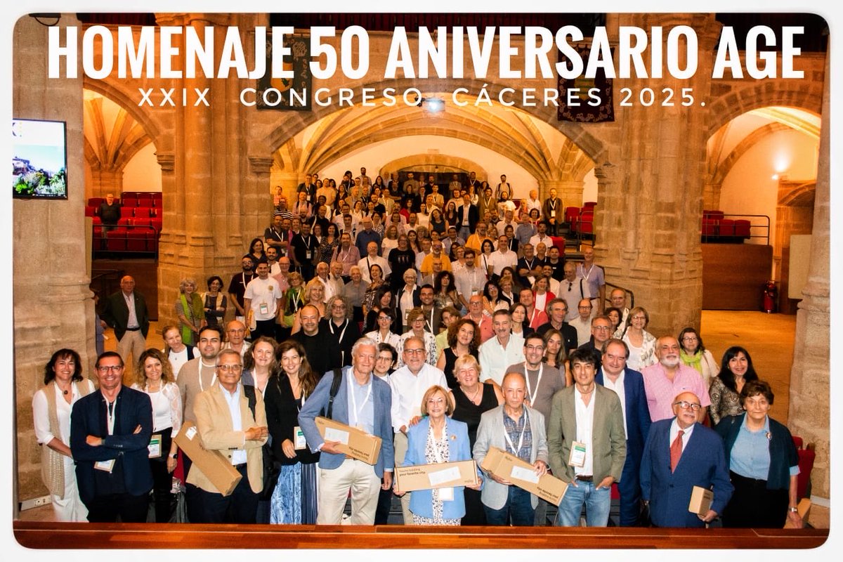 …presentando nuestro trabajo en el XXIX Congreso de la Asociación de Geografía Española organizado magníficamente por la Univ. de Extremadura en Cáceres, celebrando, además, el 50 Aniversario de la AGE, con un emotivo homenaje a sus expresidentes. <a href="/AGE_Oficial/">Asociación Española de Geografía</a> <a href="/martin_vide/">Javier Martín Vide</a>