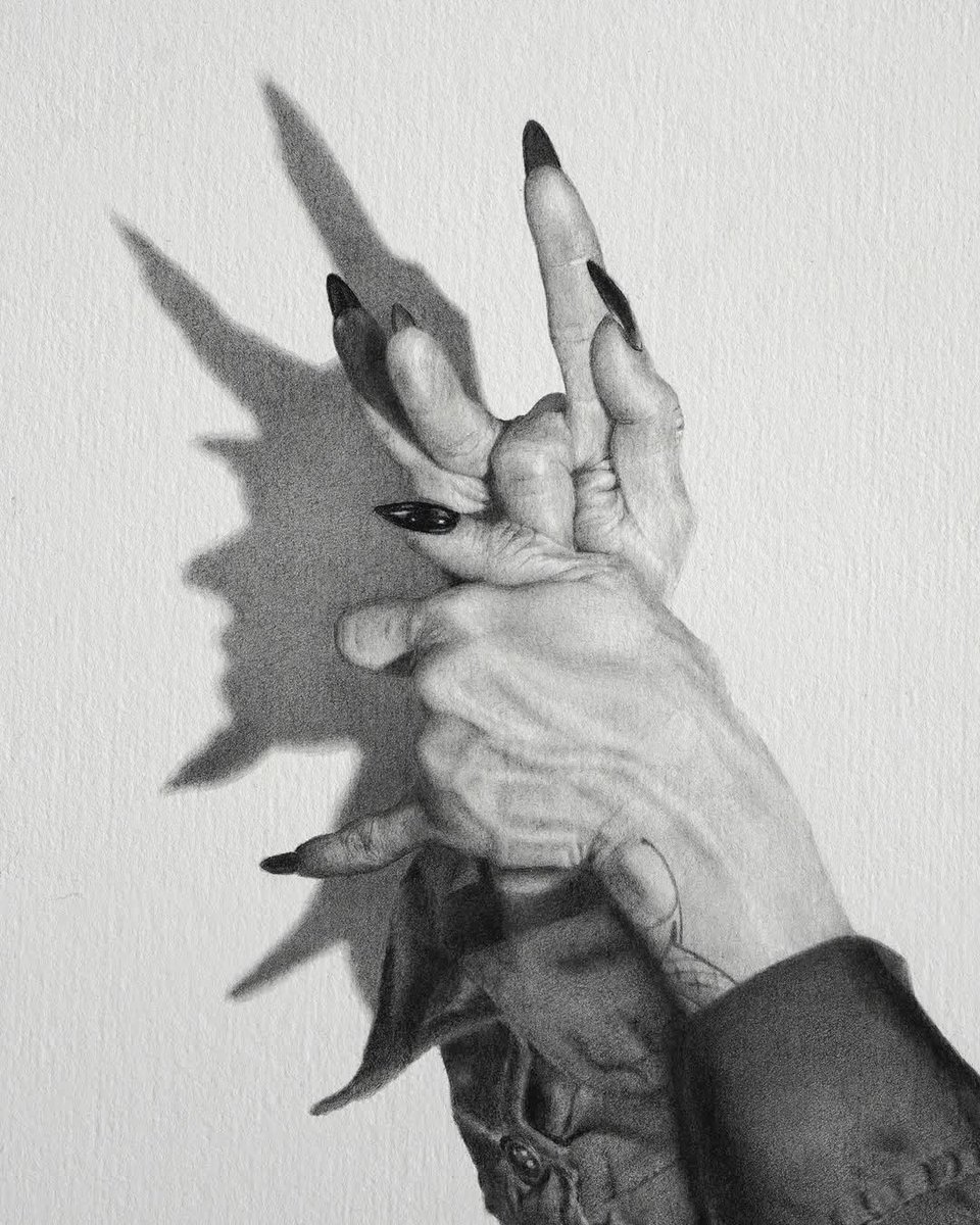 solisolsoli's tweet image. Realistic drawing by Lizz Lopez