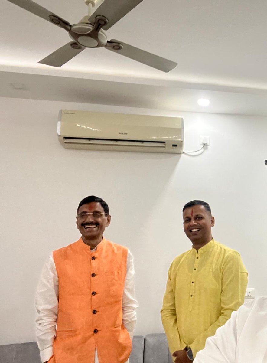 Vineet Kumar (@cybervineet) on Twitter photo Had the honour of calling on Hon’ble Minister of State for Defence and MP #Ranchi <a href="/SethSanjayMP/">Sanjay Seth</a> ji today on the auspicious occasion of #Diwali 🪔
Wishing everyone a Diwali filled with light, peace, and prosperity. May our nation continue to shine with strength and unity. 🇮🇳✨ Had the honour of calling on Hon’ble Minister of State for Defence and MP #Ranchi <a href="/SethSanjayMP/">Sanjay Seth</a> ji today on the auspicious occasion of #Diwali 🪔
Wishing everyone a Diwali filled with light, peace, and prosperity. May our nation continue to shine with strength and unity. 🇮🇳✨