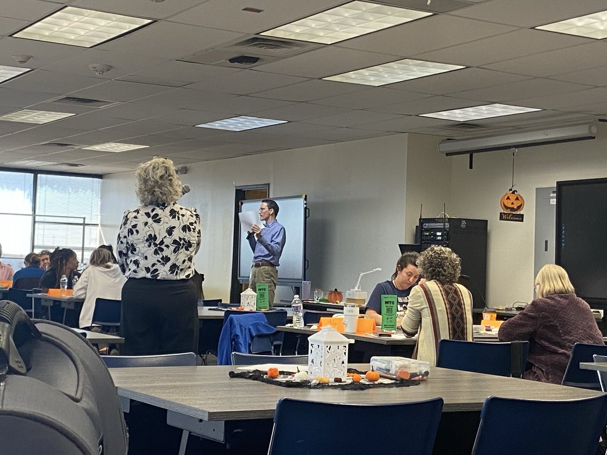 disdstemmath's tweet image. The math beat goes on! Today we continued to reach more math educators during the Mathematics Teacher Collaborative (MTC) with Montessori teachers. @AaronDaffern @DrElenaSHill @Dallasacademics @AngieGaylord @DISDMontessori