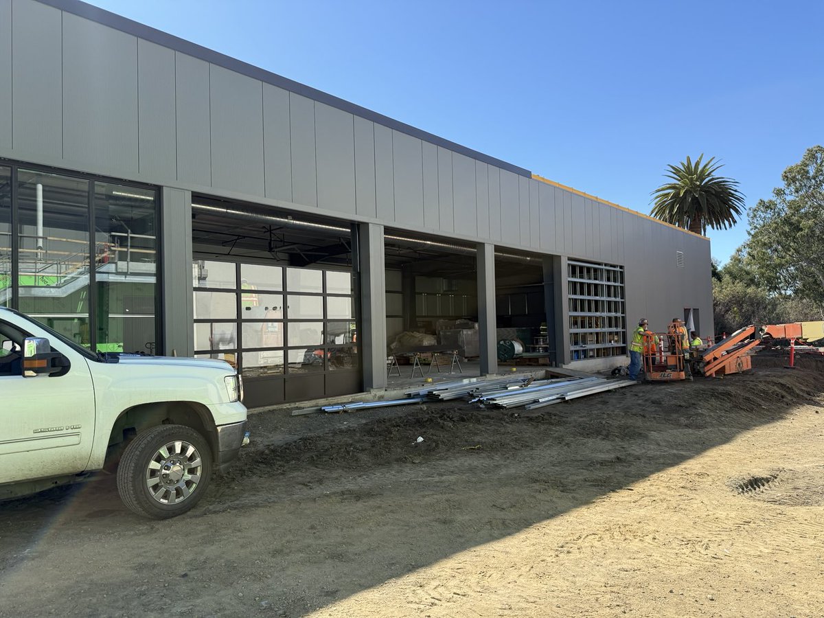 DonOberhelman's tweet image. John Madden Football Center photo updates from today! View from main entrance, then weight room w/roll up doors, interior lobby, and view from head coach office.  @CalPoly ⁦@calpolyfootball⁩ #CalPoly. It is coming along nicely!!