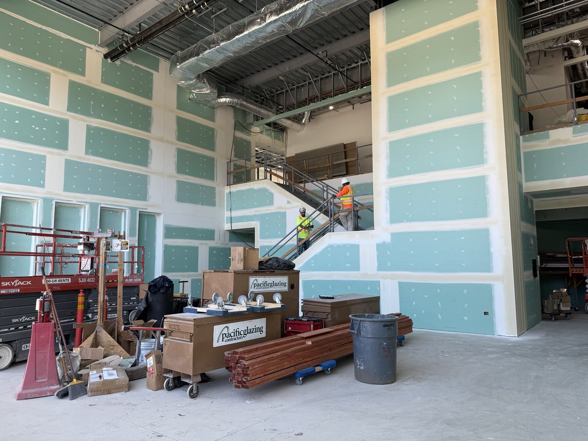 DonOberhelman's tweet image. John Madden Football Center photo updates from today! View from main entrance, then weight room w/roll up doors, interior lobby, and view from head coach office.  @CalPoly ⁦@calpolyfootball⁩ #CalPoly. It is coming along nicely!!