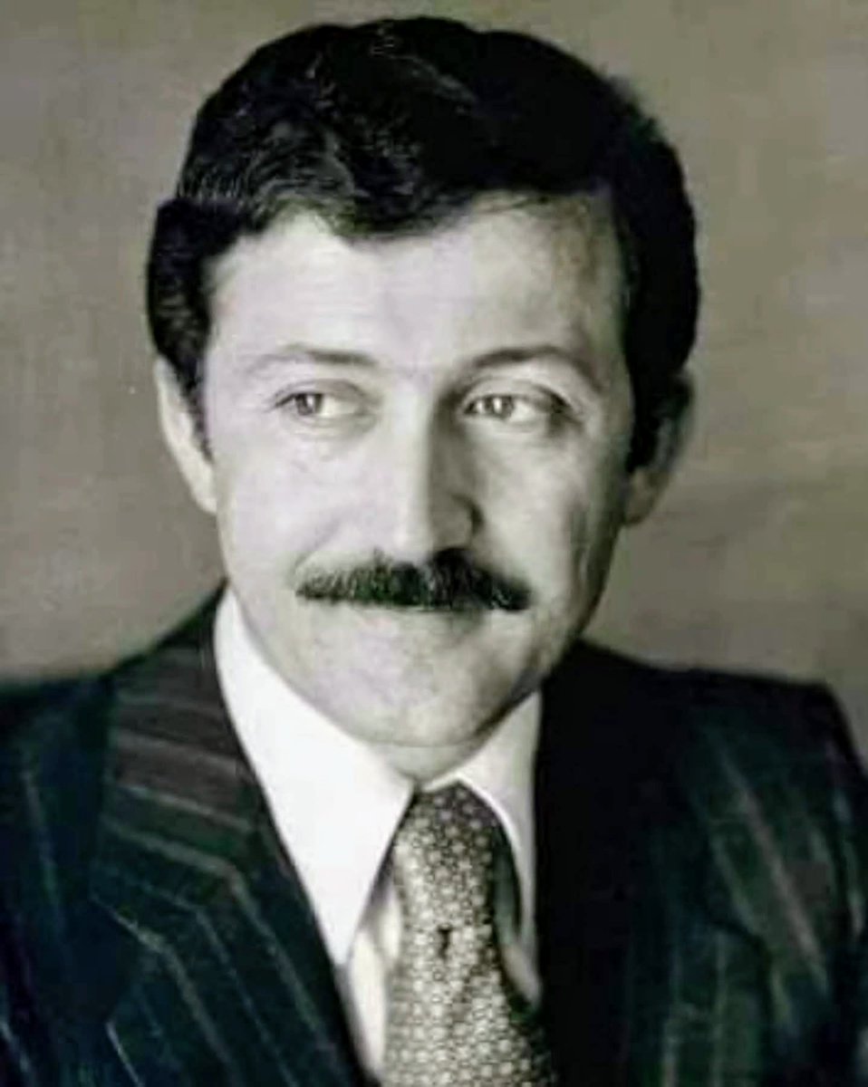 Atatürk sevdalısı, cumhuriyet devrimlerinin yılmaz savunucusu, demokrasi şehidimiz, Kabataş Erkek Lisesi'nden abim, aydın insan, yazar ve siyasetçi Prof. Dr. AHMET TANER KIŞLALI'yı alçakça bir saldırı sonucu aramızdan ayrılışının 26. yılında saygıyla anıyorum.