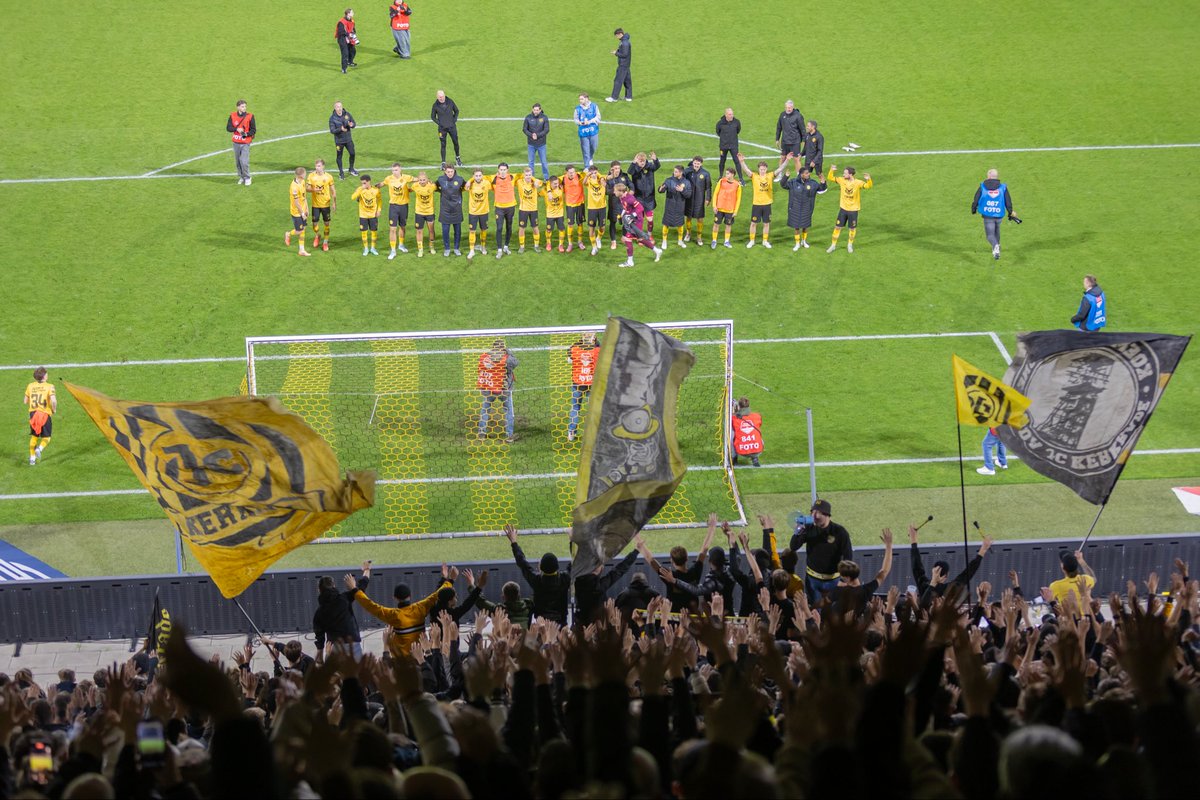 saschateschner's tweet photo. Mooi 3 punten tegen een directe concurrent. Als dit team zo blijft knokken en wij blijven er massaal achter staan, dan kan het nog heel mooi worden. Vanavond genoten van een verdiende 2-0! #rodajc #rodajckerkrade #rjcalm #rodalm #almerecityfc #keukenkampioendivisie #derde https://t.co/uww4WiXEh3