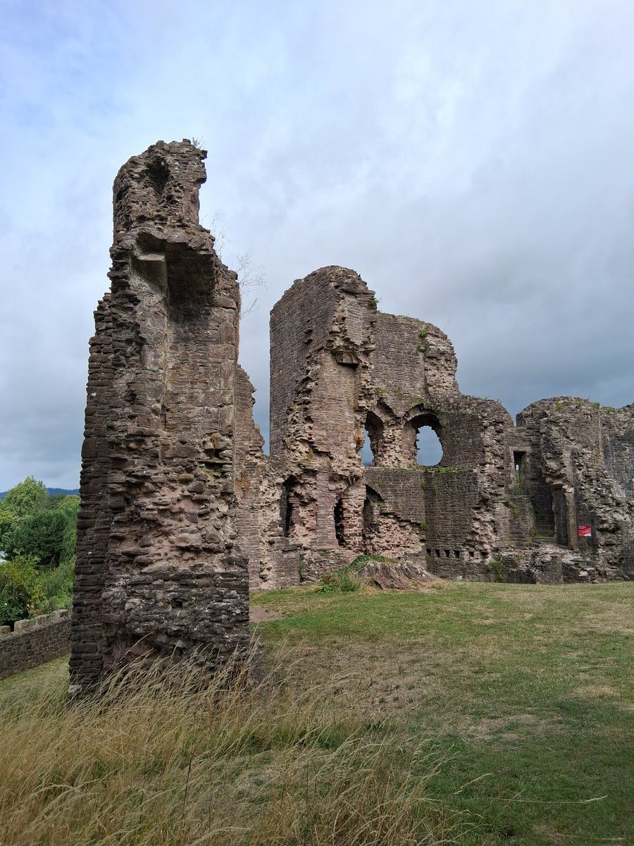 marksmeanderin1's tweet photo. #MedievalMonday
The ruins of Abergavenny Castle 🏴
The castle is full of history, although little remains of the actual castle itself. Was interesting reading and researching all about it. Especially the Christmas massacre 1175
#castle #CastlesOfTheWorld #welshmarches #wales https://t.co/CMveFcD8yt