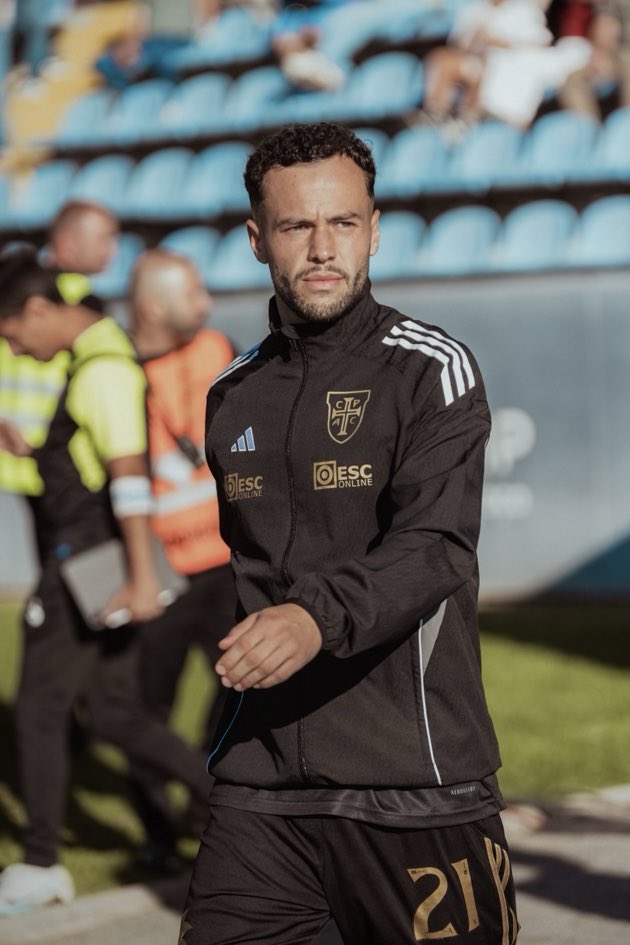 morais_73's tweet photo. 🙌🏽⚽️🖤 https://t.co/1IhwSgxPns