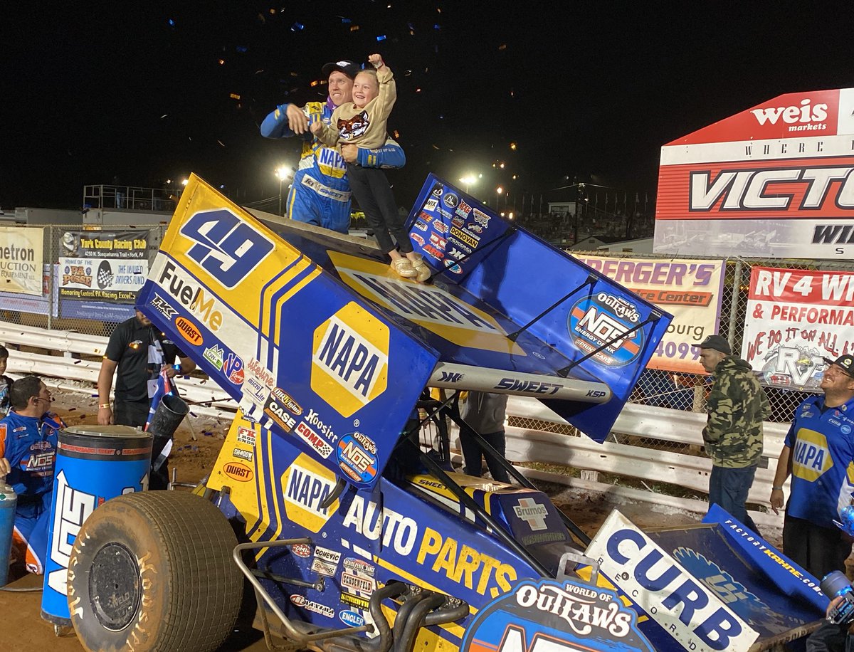 Domination sometimes isn’t the most fun to see in sports. But, you can’t help but look back in amazement after the fact.

The combo of <a href="/bradsweetracing/">BradSweetRacing</a> &amp; <a href="/KKRdirt/">Kasey Kahne Racing</a> was pure insanity. 

Always loved seeing Brad have his kids in victory lane. Glad he gets to enjoy family more💪