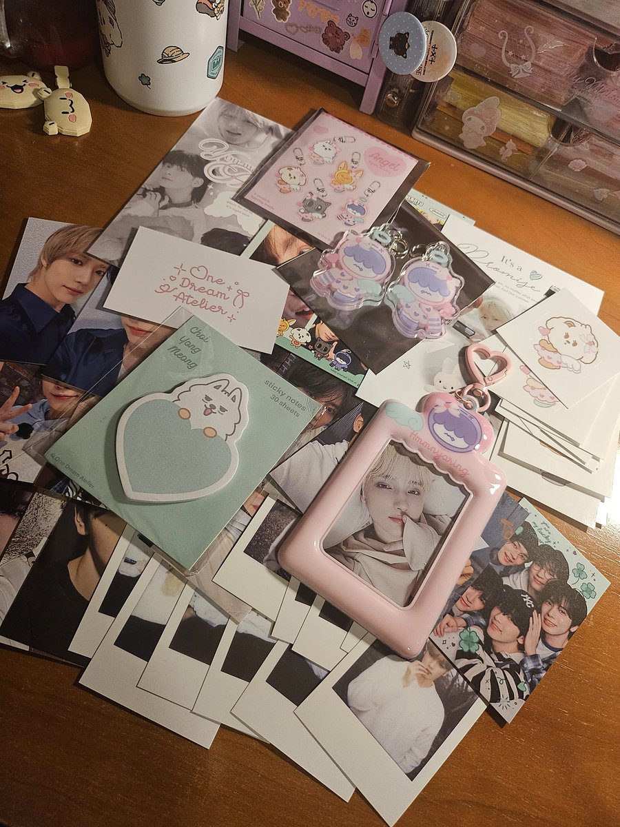 Got my order from <a href="/onedreamatelier/">One Dream Atelier</a> today, everything is so cute 🥹🥹🥹🩷 also the amount of freebies!!! 
I couldn't help but remember the eu tour and the amount of moas i met... such a precious memory, thank you so much!!!!!!!! 🎀🌷