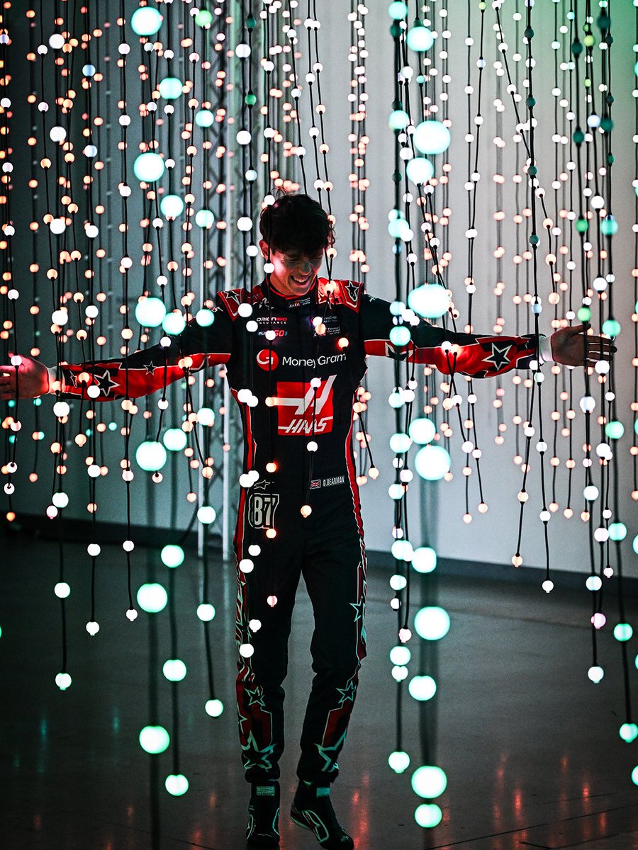 HaasF1Team's tweet image. Who said a photoshoot can’t be fun? ✨😅
#HaasF1 #F1 #USGP
🖼️: Submergence by Squidsoup | @squidsoup @wonderspacesATX @wonderspaces