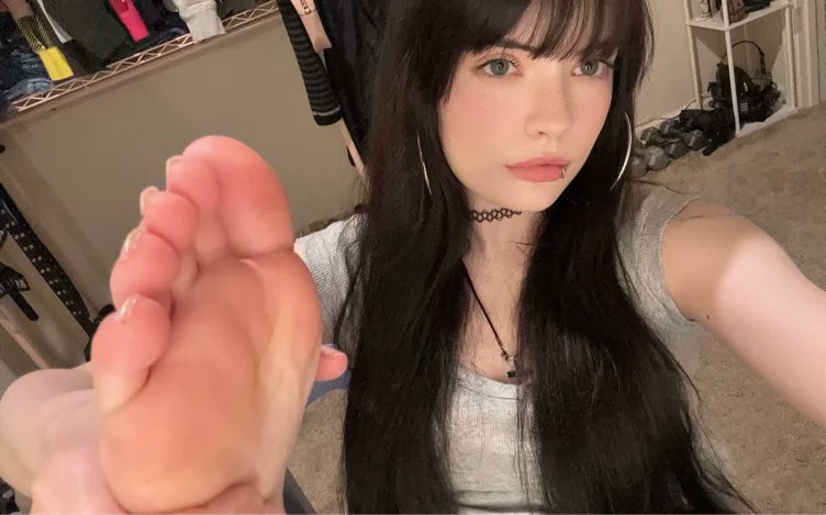 skyzsendz's tweet image. I just received Drinks ♡ $10 from @freeloadingsimp, keep funding my perfect life ♡ throne.com/sizzlymizzly #Wishlist #Throne