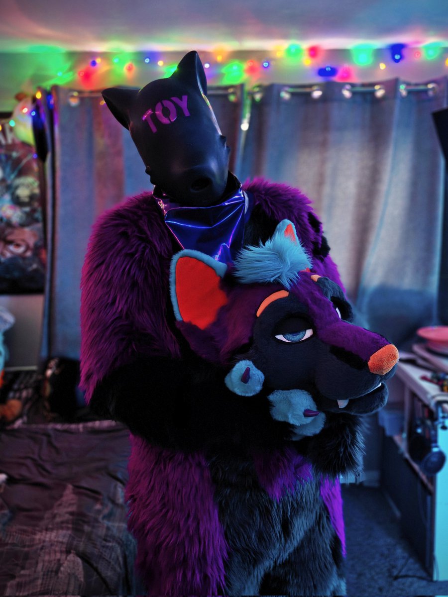 The dog was a toy this whole time~ 🖤💜
Hood from <a href="/furrjoi01/">FURRJOI</a>
