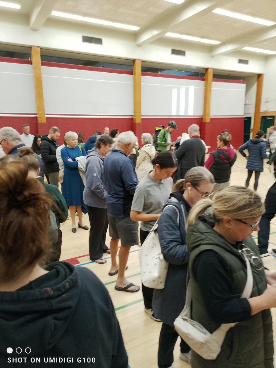 Rorschached99's tweet photo. #CalgaryVote
The voting lines are absolutely stupid. Every single voter has to through a process for the Mayor to have her own separate list. Every voter stands in a very long line and then takes ten minutes each to re-register. It's bullshit. https://t.co/80cIT1evrr