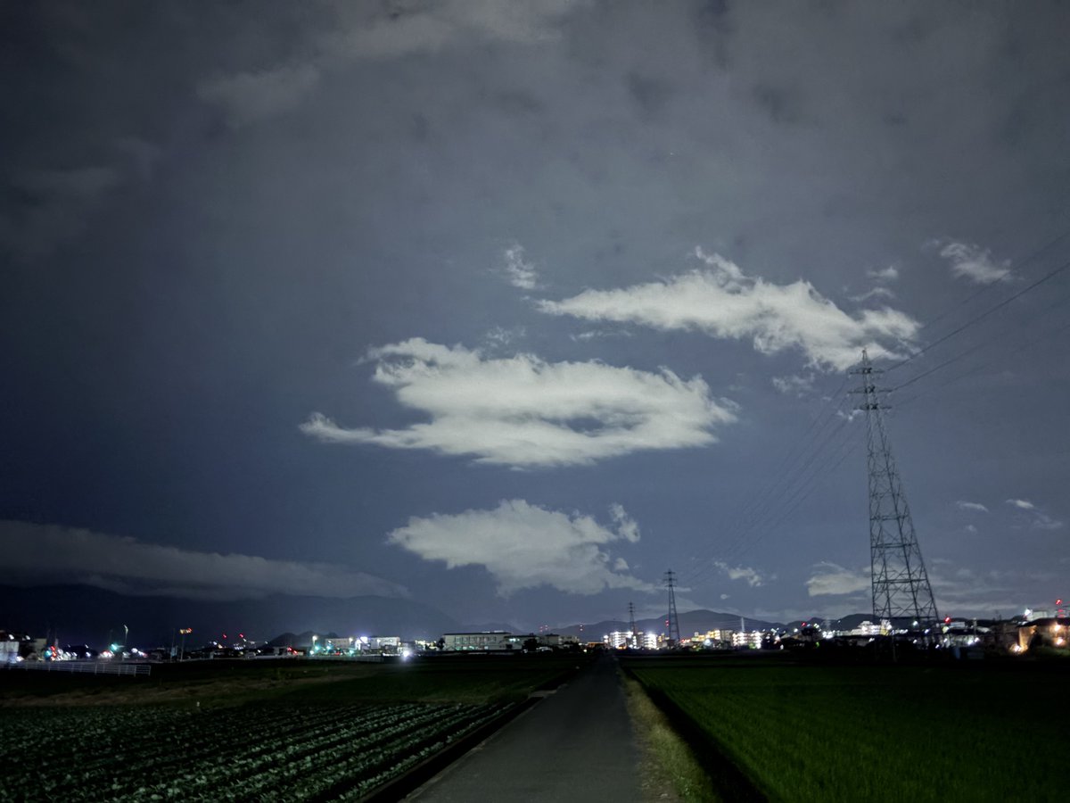 朝だ朝だと歩く歩くマン！