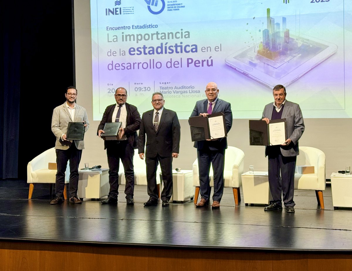 Hugo González, representante de <a href="/UNFPAPeru/">UNFPA en Perú</a>; Javier Portocarrero, director ejecutivo de <a href="/CIESLimaPeru/">CIES Investigación</a>; y Ahmed Agüero, director de Población del <a href="/MimpPeru/">Ministerio de la Mujer y Poblaciones Vulnerables</a> integraron el panel “Censos Nacionales 2025: una oportunidad para conocer la realidad de la población del país”.
4/7