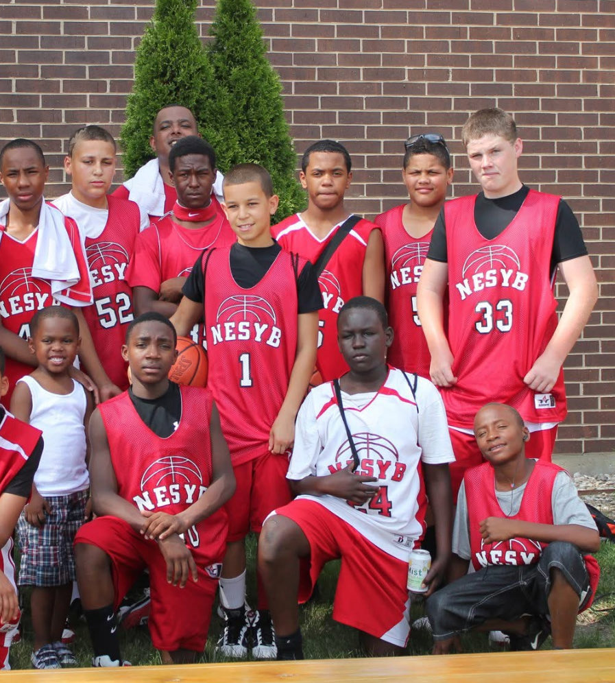 nickoli33's tweet photo. @A10Talk @dylan_lutey Young Keonte bottom right of screen. Hooped with his older brother and as a team we’d all go watch him play even when he was a 3rd grader. Hes BEEN that 💯 https://t.co/Vz5MtMbBr6