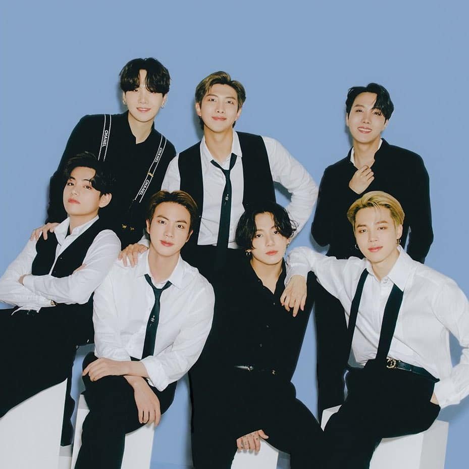 TheePopCore's tweet photo. BTS and BLACKPINK are the only K-pop groups whose every member has charted a song as a soloist on the Billboard Hot 100. https://t.co/k9zPV6HmYI