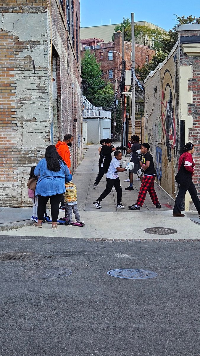 mcibellis's tweet image. Cool city moment, walking by a tiny gym in the heart of the residential area of #AdMo.

Hard Training gym for the neighborhood folks. Coach T says he teaches adults too, but I didn't have the heart to tell him I'm probably "past my prime!" LOL