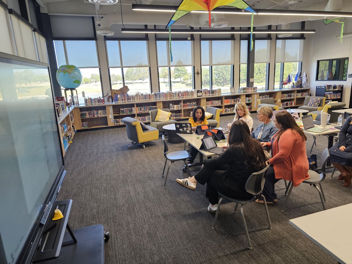Digital_PCA's tweet image. Exciting day of learning! Our teachers are exploring new ways to create, collaborate, and inspire with Apple tools. Growth never stops when innovation is in the room! #LifelongLearning @PrestonwoodPCA