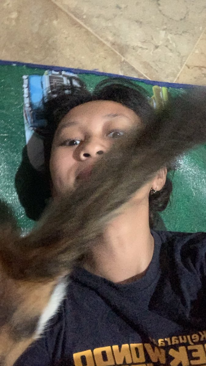 cl_eodash's tweet image. di kasih syilidz,, pingsan,, minta maaf dengan cara mijitin dan menemani 💩