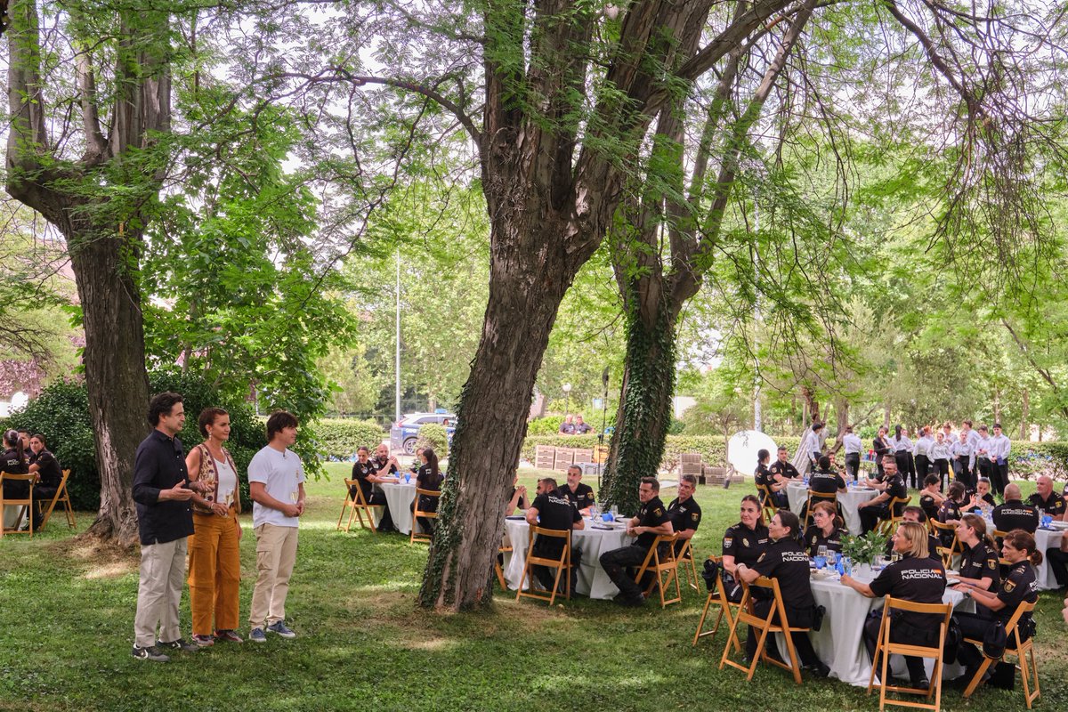 Esta noche en #MCCelebrity los aspirantes se jugarán el delantal dorado con <a href="/NadalMiki/">Miki Nadal</a> y #JuanmaCastaño, rendirán un homenaje a la <a href="/policia/">Policía Nacional</a> con un menú de los chefs #Oswaldo #BrunoGonzález y visita de <a href="/Saul_Craviotto/">Saúl Craviotto</a> <a href="/ismaelmchef13/">Ismael, aspirante de MasterChef 12+1</a> <a href="/Lydia_delOlmo/">Lydia del Olmo</a> <a href="/Bego_Rodrigo_/">UCanCallMeBego</a> y <a href="/marialomchef10/">María Lo</a>