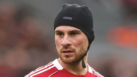 thebsfootballl's tweet photo. REPORT: Mac Allister seen leaving Old Trafford still wearing his water polo cap. Sources say he’s keeping it on until Liverpool learn how to stay afloat.

(Via @TheAthleticFC) https://t.co/bUMehkiHVQ