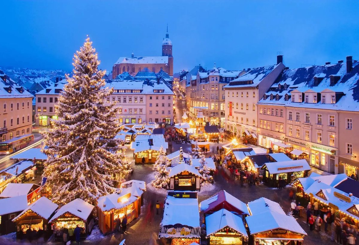 🚨HUNDREDS OF CHRISTMAS MARKETS IN GERMANY CANCELLED 

Reports by Dunapress show regular Christmas markets all across Germany are being cancelled en-masse for fear of Terrorist attacks

How much more do we have to give before we say enough?
