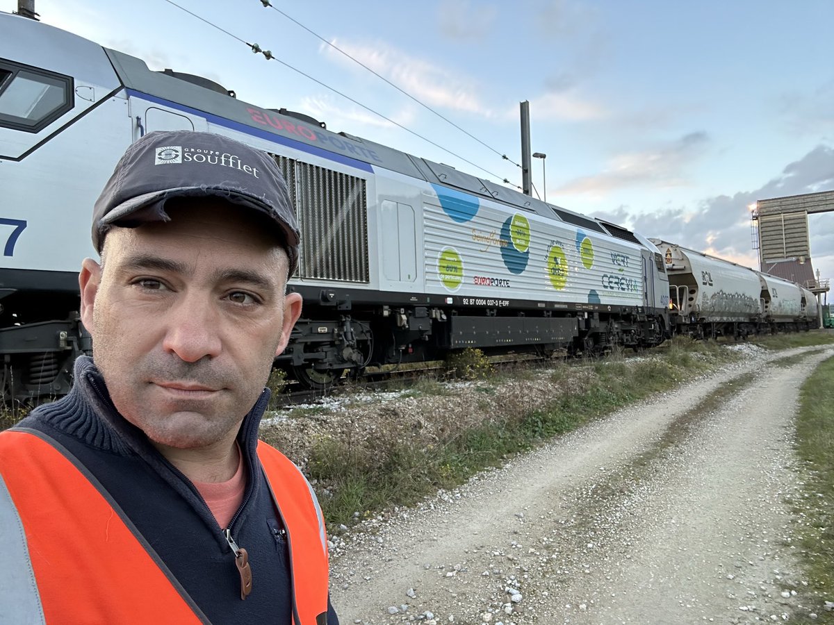 Je vais laisser <a href="/tomtomgo21/">Meusien</a> gonfler sa rame de céréales. C’est important de bons freins pour un train de 1800t lancé à 100km/h.
<a href="/Europorte_Fret/">Europorte</a> 
<a href="/Oleo100_FR/">Oleo100</a> 
<a href="/Soufflet_Agri/">Soufflet Agriculture</a>
