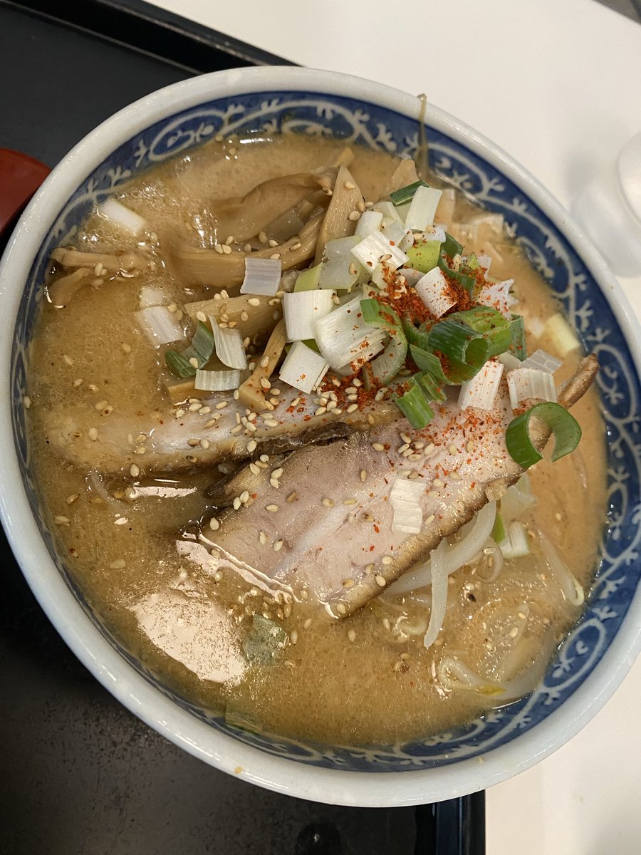 BlueOceanBirdm's tweet photo. 晴天の風plusさんの湯殿山味噌ラーメンと月山カレー！
実食！！
味噌ラーメンはニンニクが効いており、くるま屋さんの味噌ラーメンが好きな人は好きーってなる味です❣️マイルドでパンチのあるあの味！
🍛カツカレーはボリューム感炸裂！
サクサクとした軽い食感で、飽きずに最後まで食べれます😊美味 https://t.co/J8UdJPHIsW