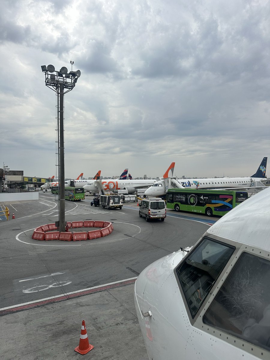gatoledelas's tweet photo. ✈️✈️ https://t.co/2HfaypJSIh