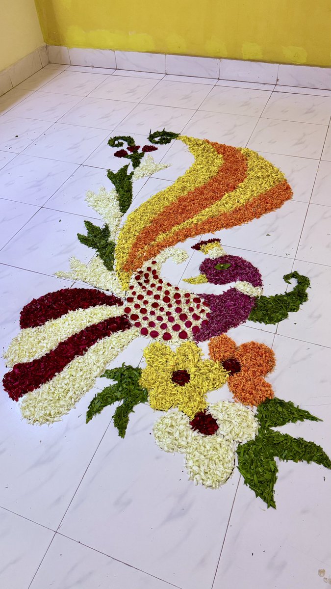 Shubham_iosdev's tweet image. Happy Diwali Everyone! 🪔✨

Today I graduated from a support role to actually making the Rangoli. Proud of myself 😌