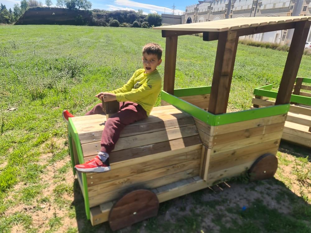 Topludina's tweet photo. @sempresaludava @GermaNegre Ens agrada tant el tren pinxo que vam crear un parc infantil inspirats en aquest famós tren de Banyoles
https://t.co/MNLQhqAk5X https://t.co/32lYQxcyl9