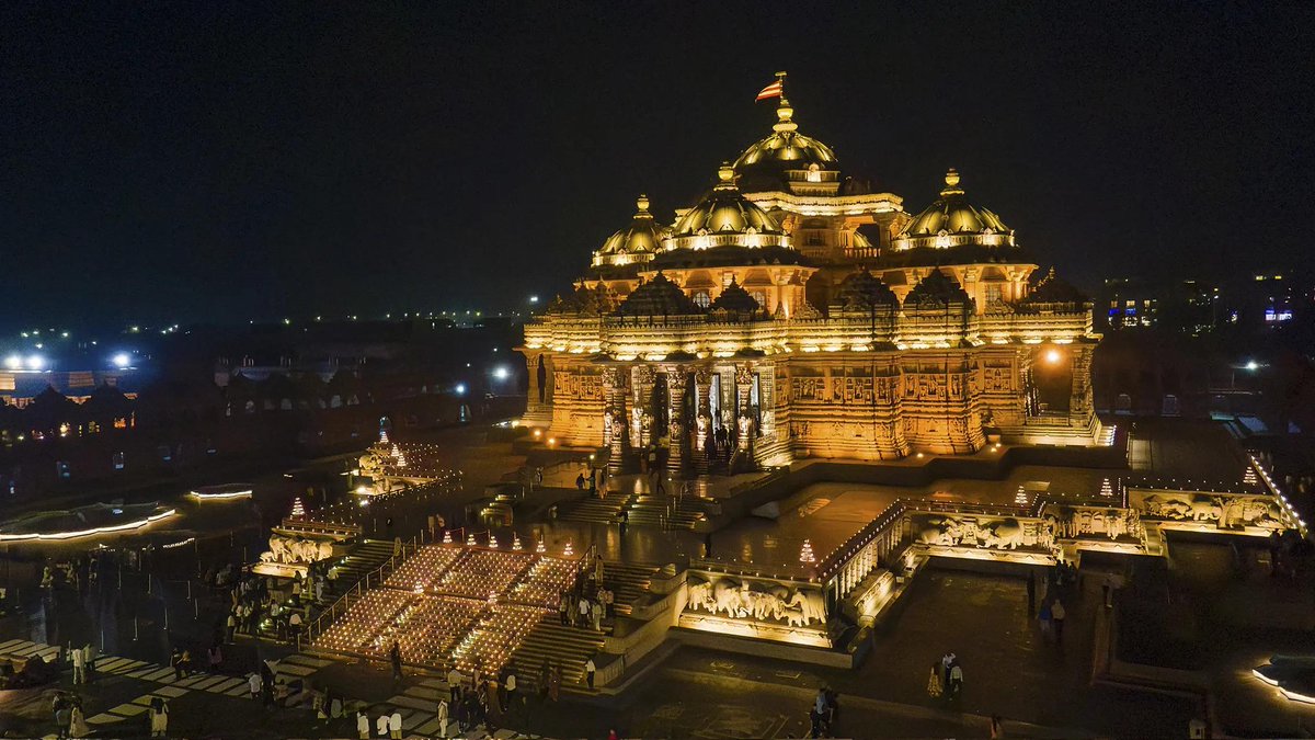 The Times Of India (@timesofindia) on Twitter photo #InPics | An aerial view of Swaminarayan #Akshardham Temple beautifully illuminated for #Diwali in New Delhi. ✨ #InPics | An aerial view of Swaminarayan #Akshardham Temple beautifully illuminated for #Diwali in New Delhi. ✨