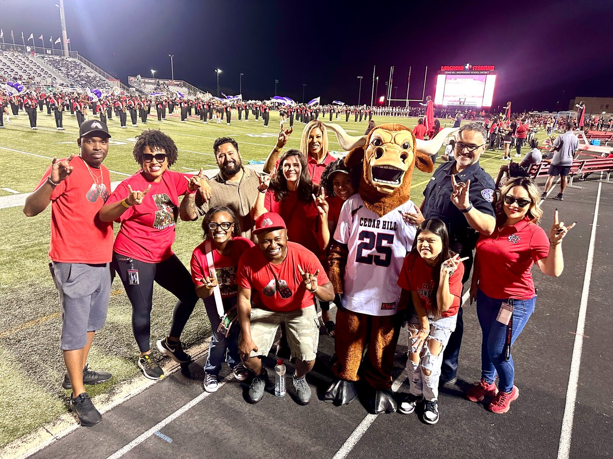 cedarhillisd's tweet image. The game may not have ended as we hoped, but the night was a celebration of partnership and connection!
Thank you to Miguel Solis, Tamara Harrington, and Joey Rodriguez from @Commit2Dallas, and Pastors Toby Snowden & Steve Boyer, for supporting CHISD. ❤️ #CommunityStrong