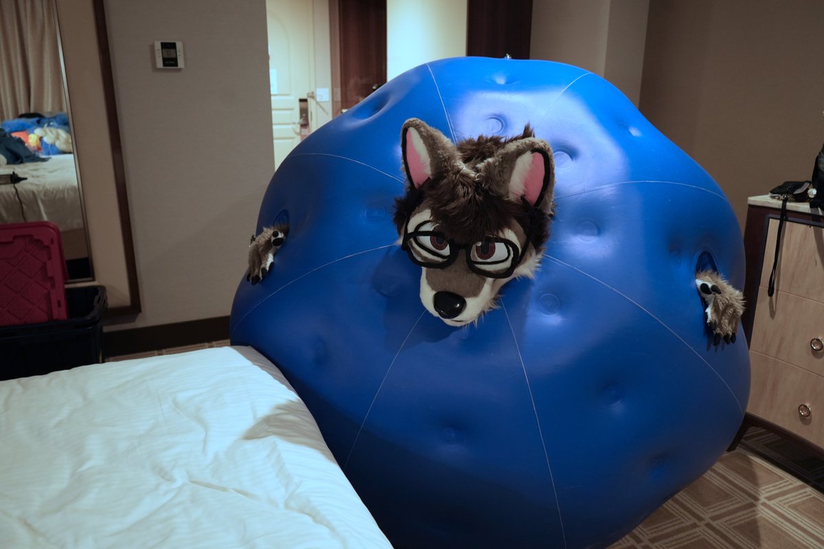 🎸IndieTimber🐺 🔜 Furlandia + Fur-Eh! tweet media