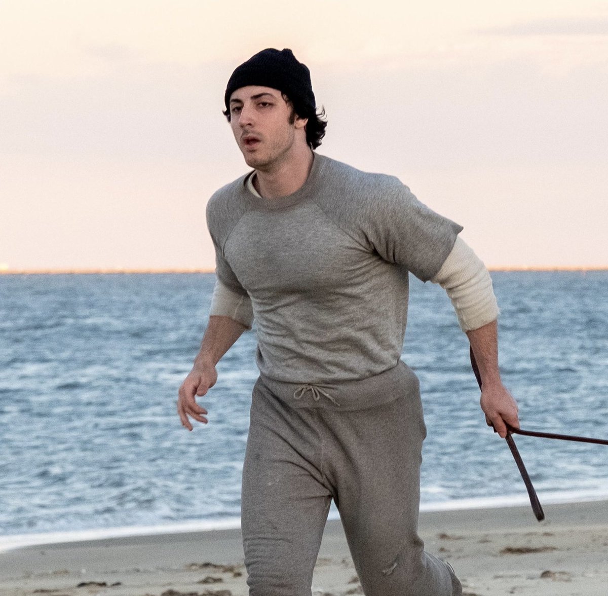 DiscussingFilm's tweet image. First look at Anthony Ippolito as Sylvester Stallone in ‘I PLAY ROCKY’
The film follows a young Sylvester Stallone & the dramatic journey it took to get ‘ROCKY’ made.