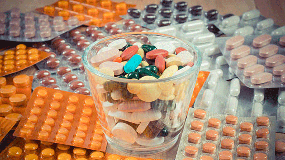 Gercek_Borsaci's tweet image. Ufukta zam göründü, ilaçlar ortadan kayboldu

Eczanelerde son zamanlarda birçok ilacın bulunamaması fiyatlara kısa süre içinde zam geleceği spekülasyonuna neden oldu. Yaklaşık bir yıldır artmayan ilaç fiyatlarına zam geleceği beklentisi nedeniyle #ilaç firmaları depolara, depolar