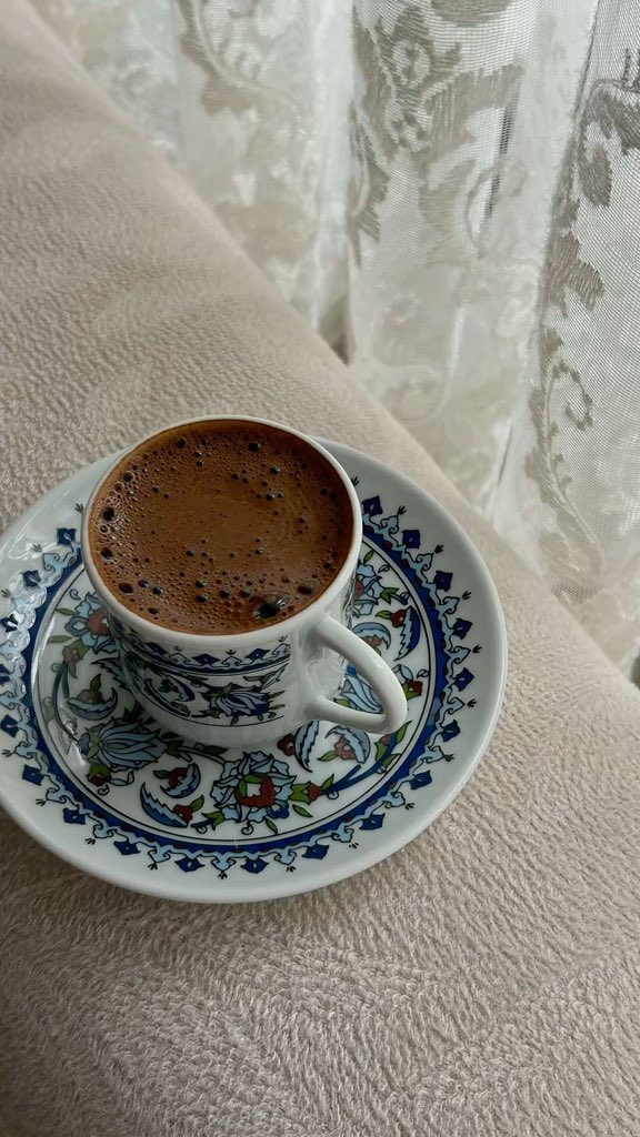 yarb1400's tweet photo. مسـائي ☕️🤎🎶.
يذوب على حافة فنجاني، https://t.co/7XOgRqlgP7