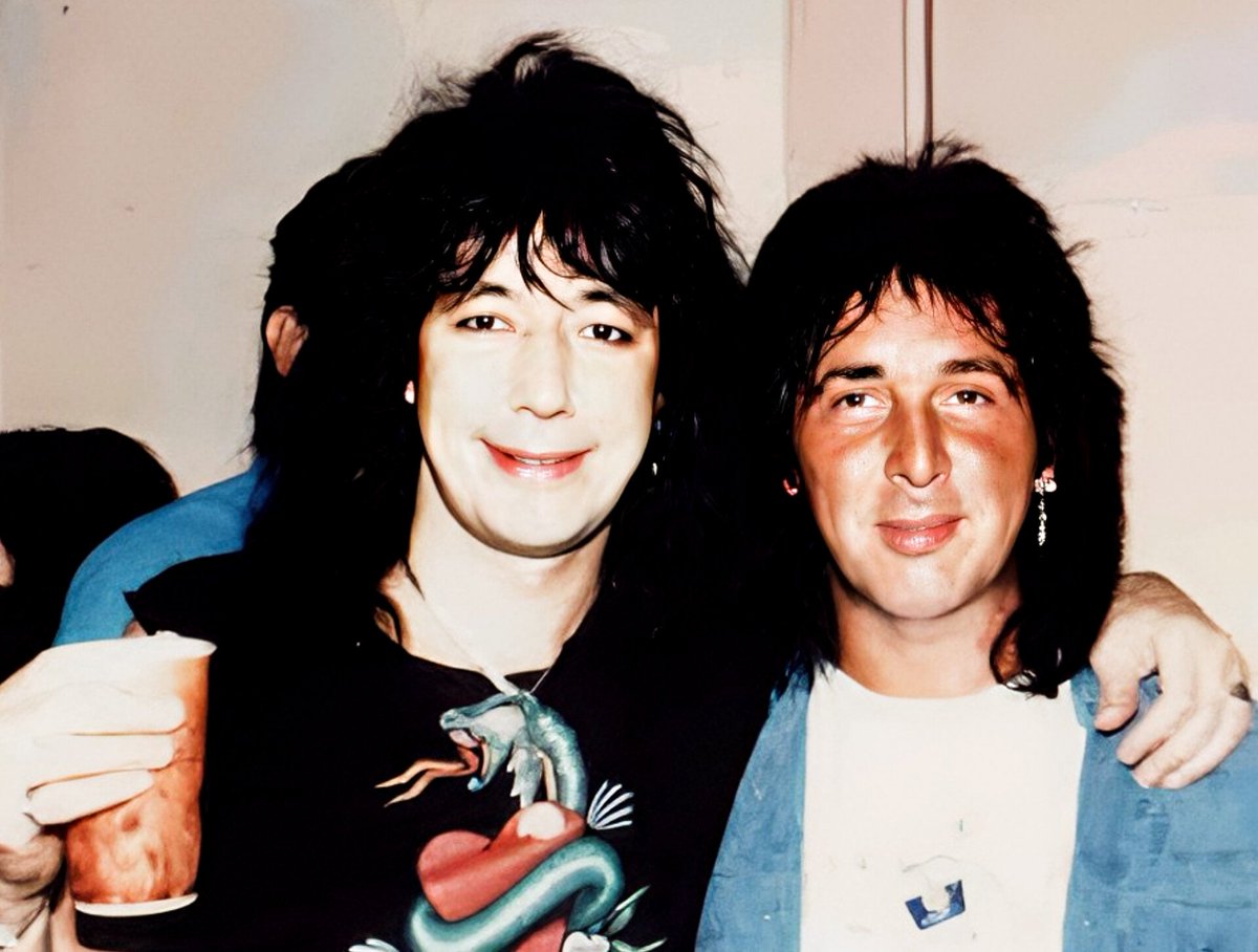 PeterCrissFeed's tweet image. Peter and Ace were always very close and great friends. The sad thing is that we were going to see the 4 original members of KISS reunited at @kencen, but we will always remember how the Spaceman 😿💙💚🙏

#KISSARMY #PeterCriss #TheCatman #Catman #AceFrehley #Spaceman #KISS