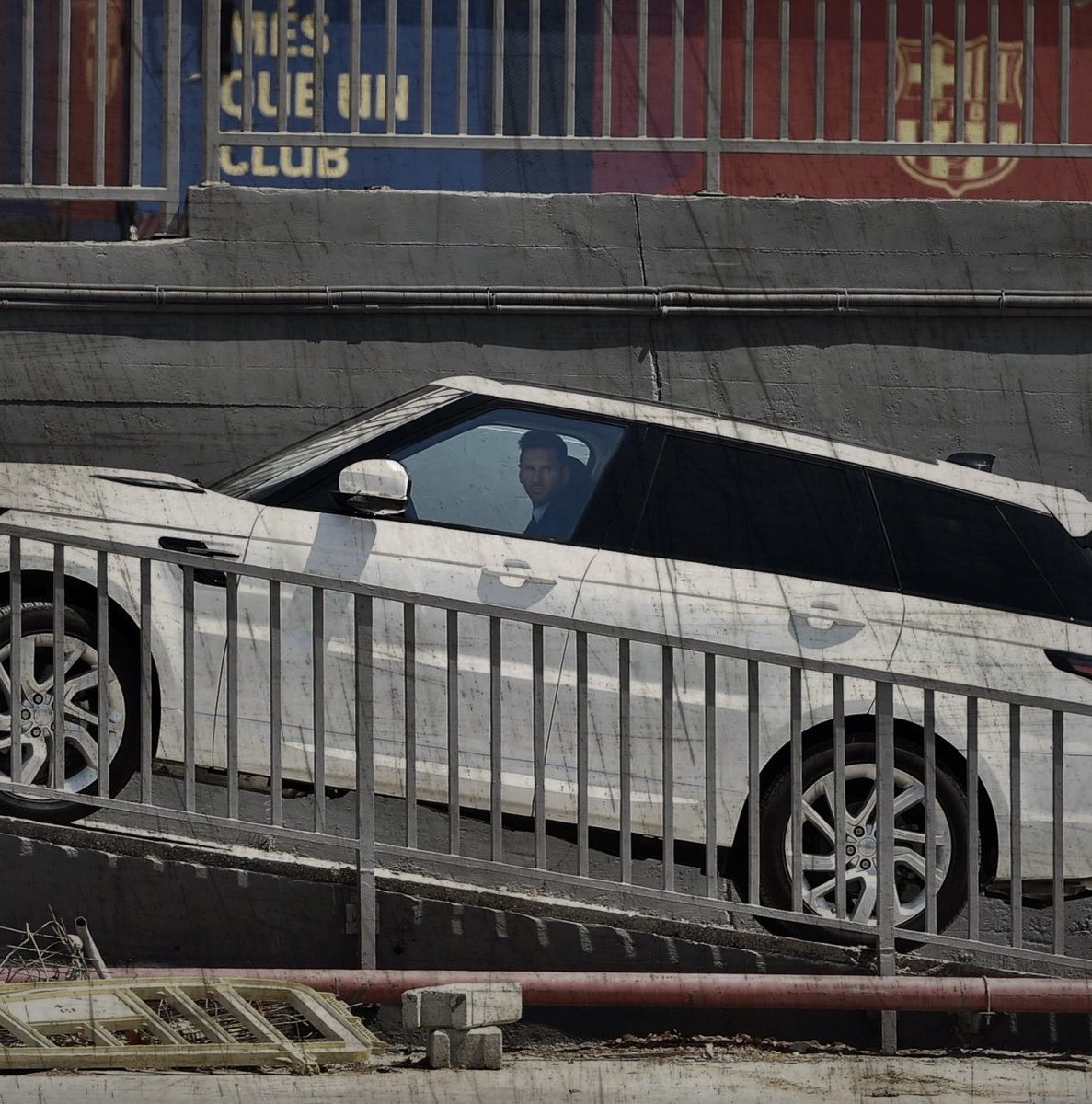 Leo Messi arriving at Barça camp for the last time ever as a FC Barcelona player. 📸🔙