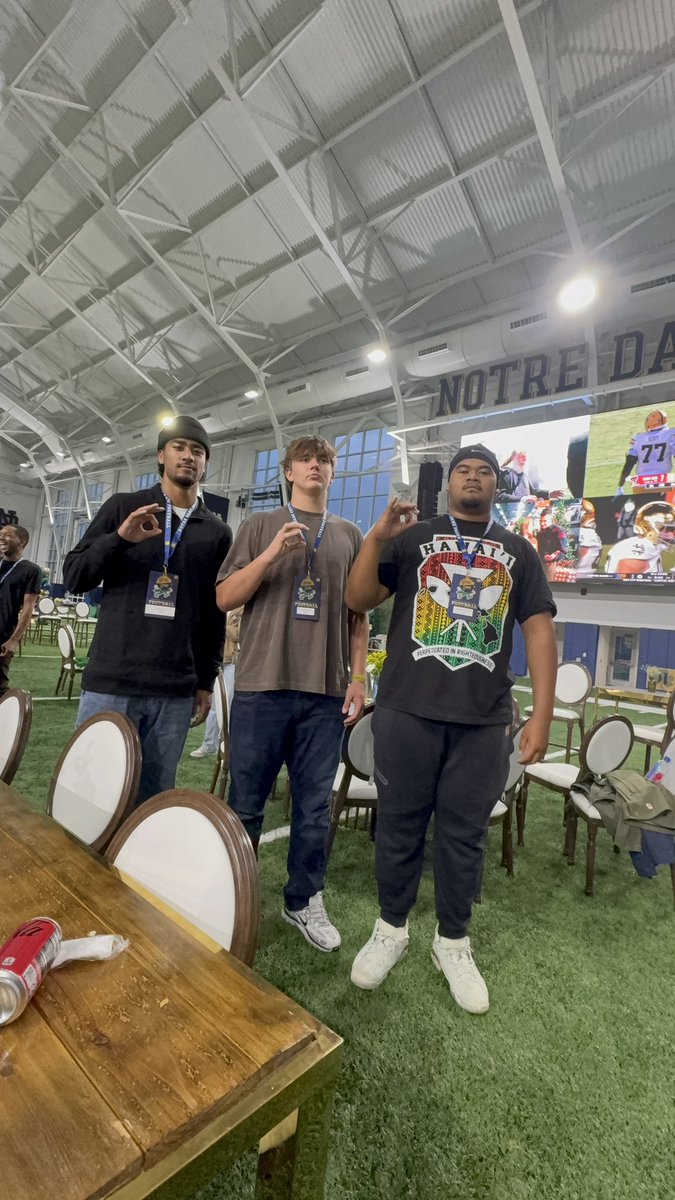 Big Thank You to <a href="/myraaann/">Myron Tagovailoa-Amosa</a> and the <a href="/NDFootball/">Notre Dame Football</a> for taking good care of our boys this weekend! #GoIrish☘️ <a href="/JackSchein4/">Robert "Jack" Schein</a> <a href="/elijah_tuua/">Elijah Tuua 4⭐️🏈 Edge</a> <a href="/Amaziah_808/">Amaziah Siale</a> #Gz👌🏾